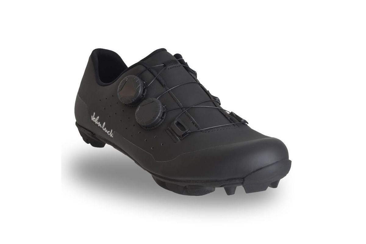 zapatillas-mtb-negras-suela-carbono-doble-cierre (2).jpg