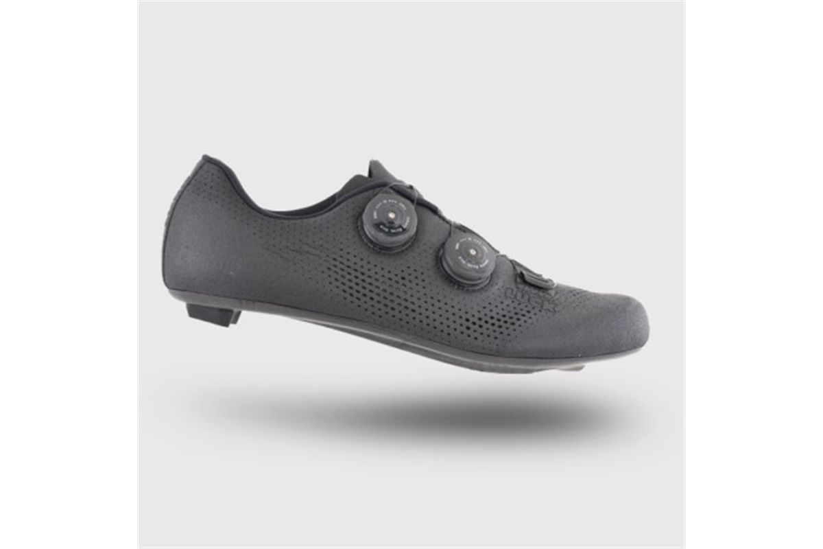 pilot-zapatillas-carretera-negras-on-steam.jpg