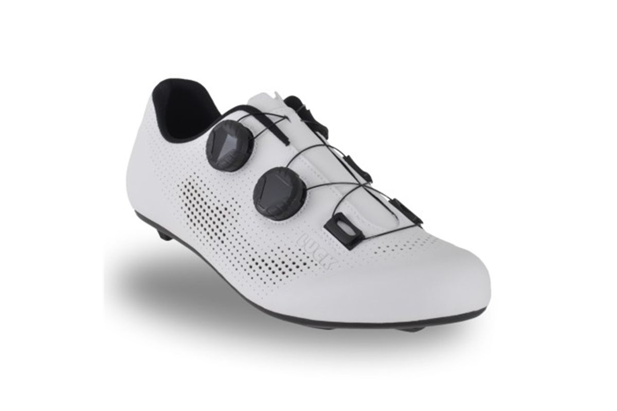 pilot-zapatillas-carretera-blancas-on-steam (1).jpg
